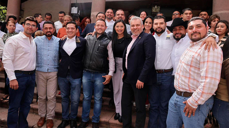 Araceli Saucedo se reúne con Gobernador y autoridades locales del PRD, acuerdan fortalecer desarrollo municipal 