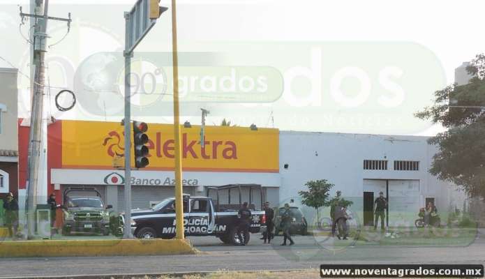 Sujeto sospechoso en un banco de Apatzingán, Michoacán, provoca fuerte movilización policiaca - Foto 0 