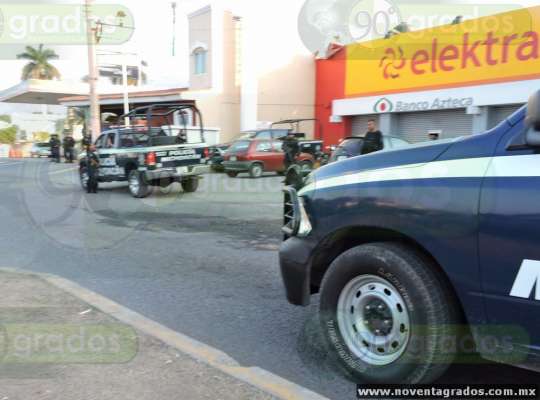 Sujeto sospechoso en un banco de Apatzingán, Michoacán, provoca fuerte movilización policiaca - Foto 1 