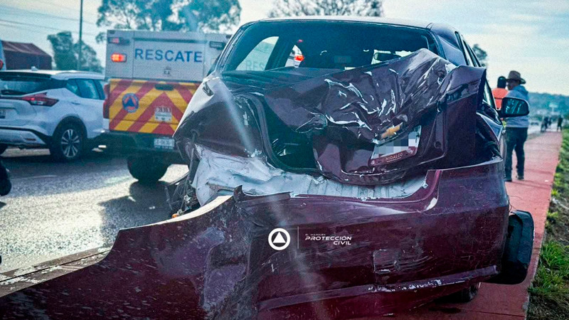 Tren arrolla a automóvil que intentó ganarle el paso, en El Marqués, Querétaro 