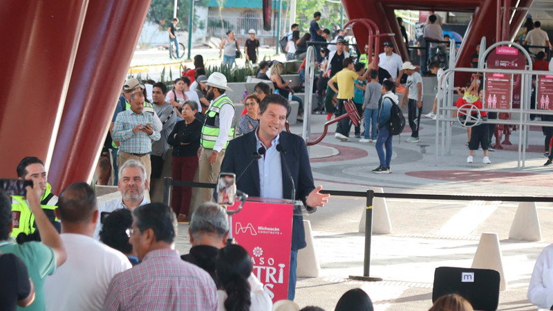 Celebra Alfonso Martínez, construcción del Paso Catrinas en Villas del Pedregal 