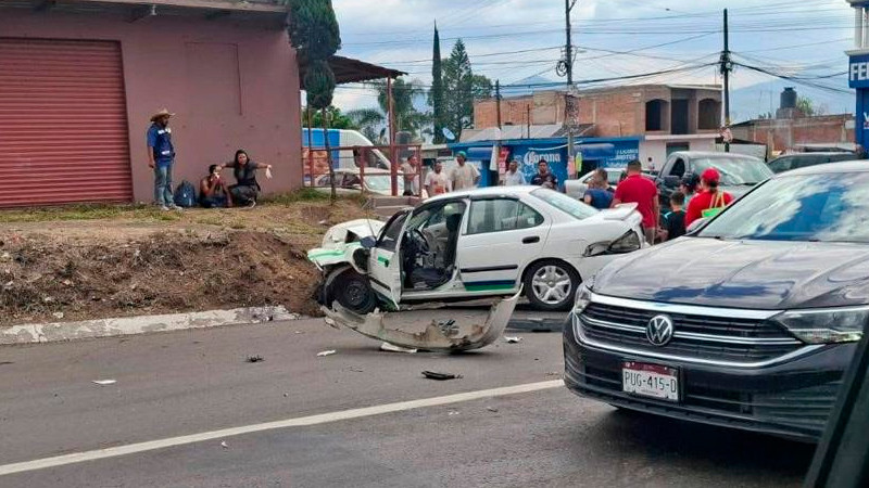 Choque en la Morelia-Pátzcuaro deja cinco lesionados 