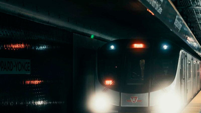 Evacúan a 400 personas por incendio provocado en Metro de Seúl 