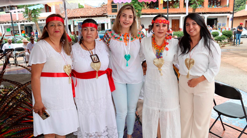 Asiste Brissa Arroyo a la toma de mando, en Capula  