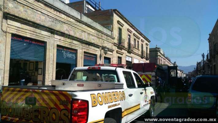 En pleno Centro Histórico de Morelia se incendia tienda de ropa