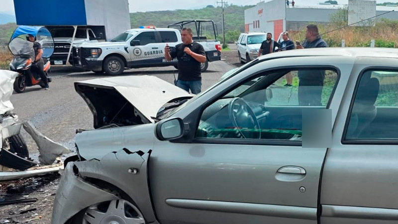 Choque vehicular en Zamora, Michoacán deja un muerto y un herido