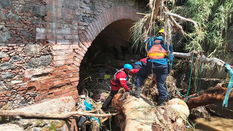 Pierde la vida motociclista al ser arrastrado por corriente tras fuerte lluvia en Cuautla, Morelos 