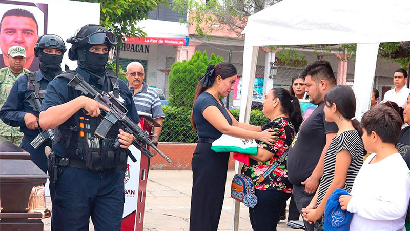 Encabeza Fanny Arreola homenaje a Policías caídos este fin de semana en Apatzingán, Michoacán  
