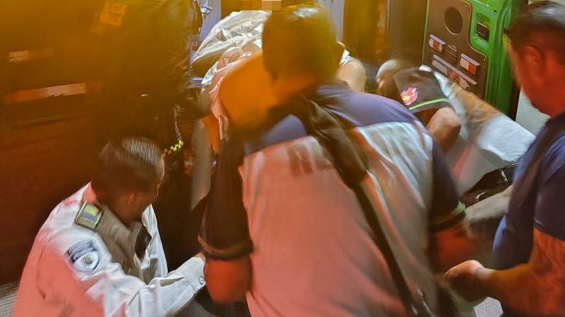 Policías de Morelia, Michoacán auxilian a mujer en labor de parto 