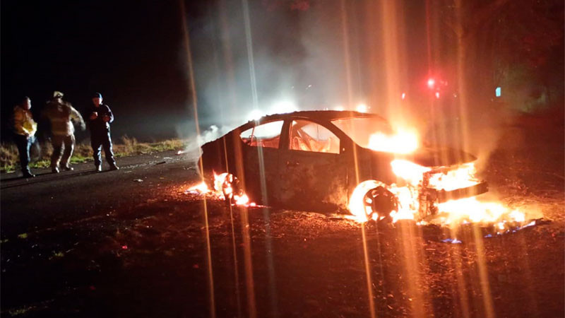 Queman taxi en Pátzcuaro, Michoacán; el chofer está desaparecido 