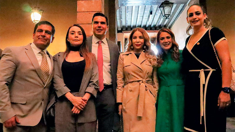 Colegio de Notarios de Michoacán, pilar fundamental del Estado de Derecho: Belinda Hurtado, tras entrega de condecoración 