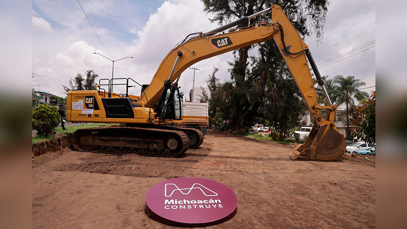 Bedolla continúa modernización de la avenida Revolución en Uruapan 