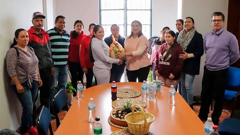 Será Alma Mireya González madrina de generación en Sanambo 