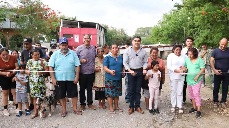 En Huetamo, Pablo Varona construye colector sanitario 