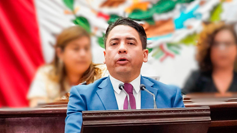 Diputado Iván Arévalo Vera presenta iniciativa para regular el derecho de vía, mejora del entorno y la seguridad vial en Michoacán 