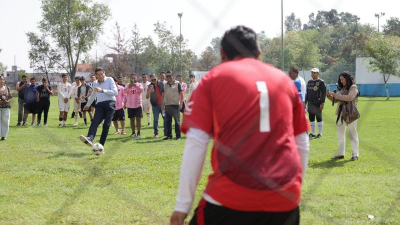 Llama Alfonso Martínez a periodistas a defender la libertad de expresión 