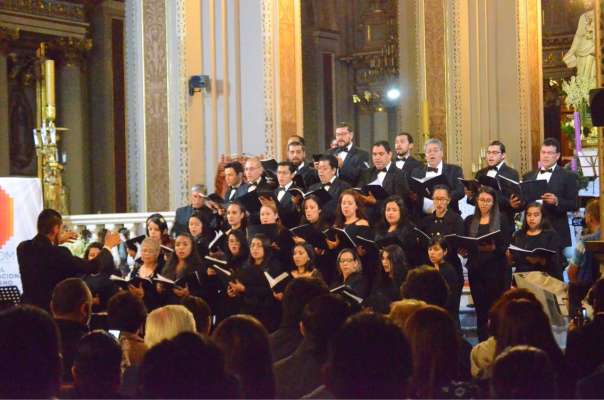 Con lleno total, el quinto concierto del FIOM en la Catedral - Foto 1 