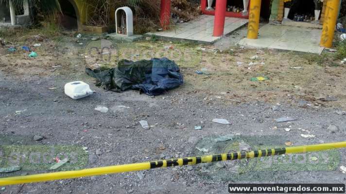 Cubierto con bolsas es localizado el cadáver de un hombre en Múgica, Michoacán - Foto 0 