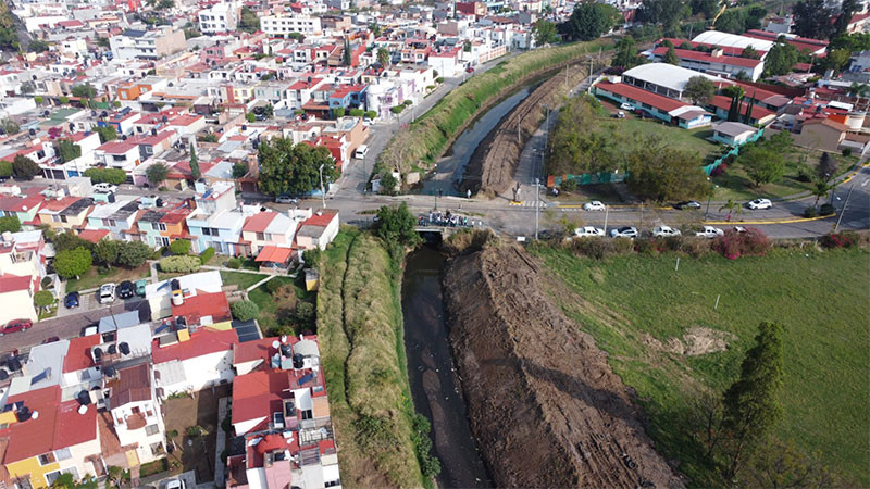 Alfonso Martínez supervisa trabajos de desazolve en dren Arroyo de Tierras 
