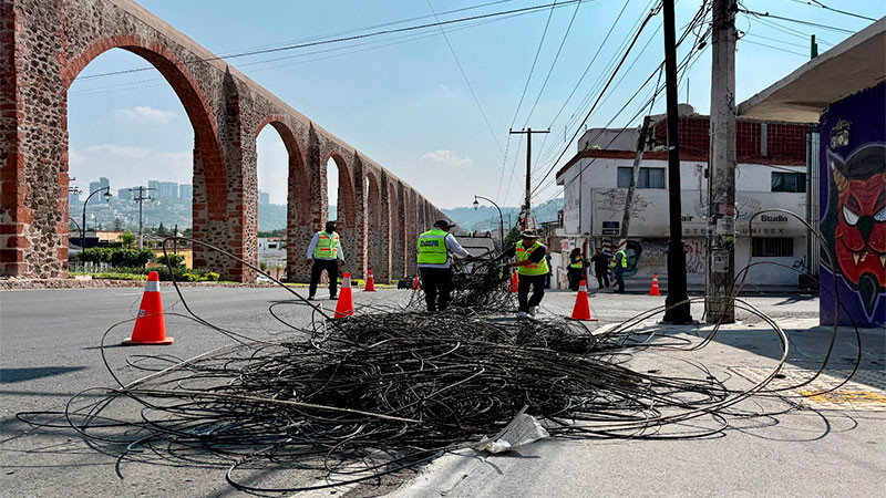 Logran el retiro de 3.8 toneladas de cables en desuso de vialidades principales en el municipio de Querétaro  