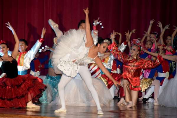 Se presenta con éxito gala de “El Cascanueces” - Foto 1 