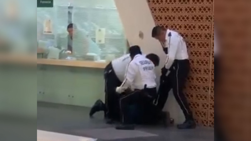 Golpean a hombre hasta convulsionar por reclamar sus medicamentos en hospital del IMSS 