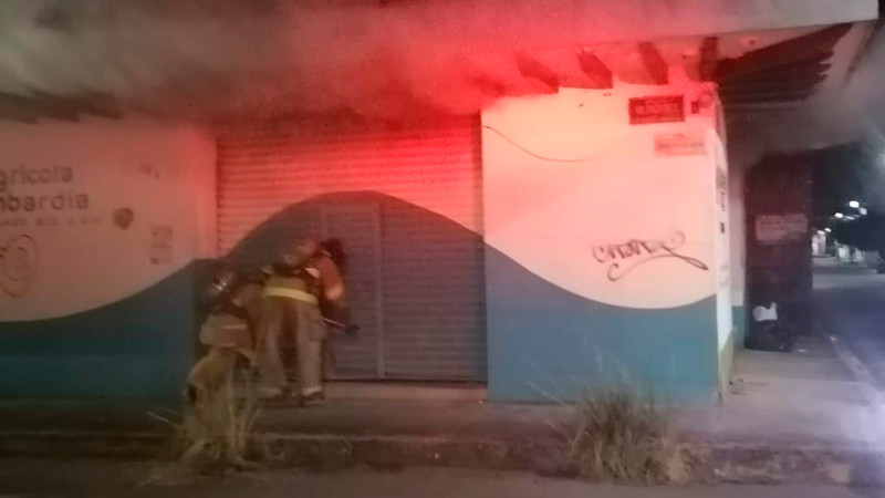 Se incendia negocio de agroquímicos en Uruapan, Michoacán 