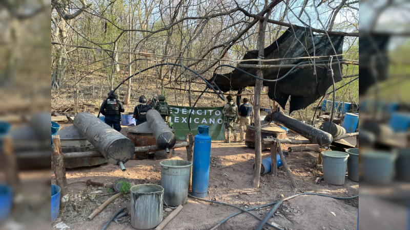 Desmantelan laboratorio clandestino en Huetamo, Michoacán, e incautan cientos de kilos de precursores químicos: Podían "cocinar" hasta 4 tandas al mismo tiempo 