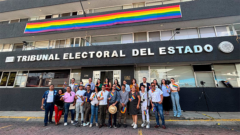 Colocan bandera LGBT en instalaciones del Tribunal Electoral del Estado de Michoacán 