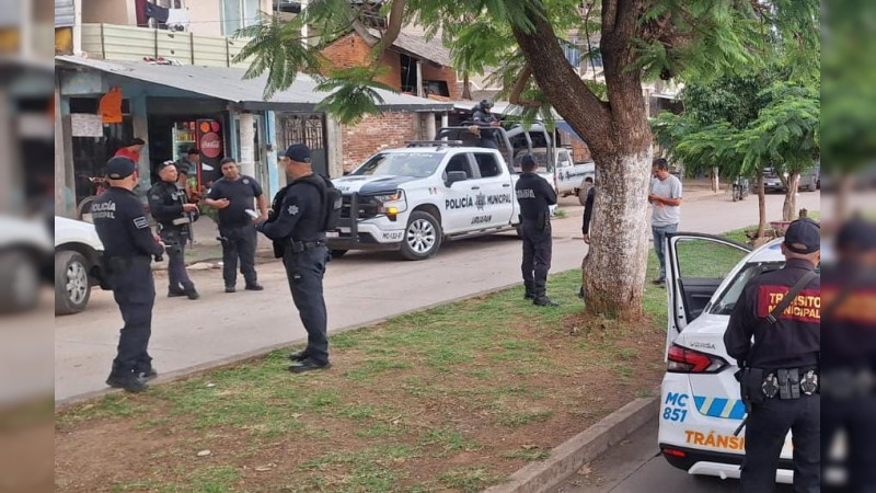 Balean a joven afuera de secundaria en Uruapan, Michoacán 