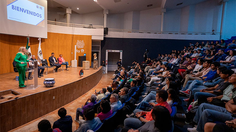 UMSNH recibe a cerca de 200 jóvenes del Programa Delfín; Yarabí Ávila les da la bienvenida 