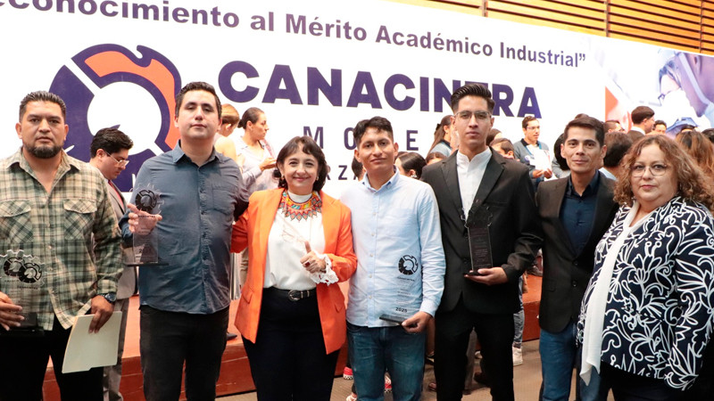 Alumnos de UTM reciben reconocimiento por su innovador reactor de biodiésel 