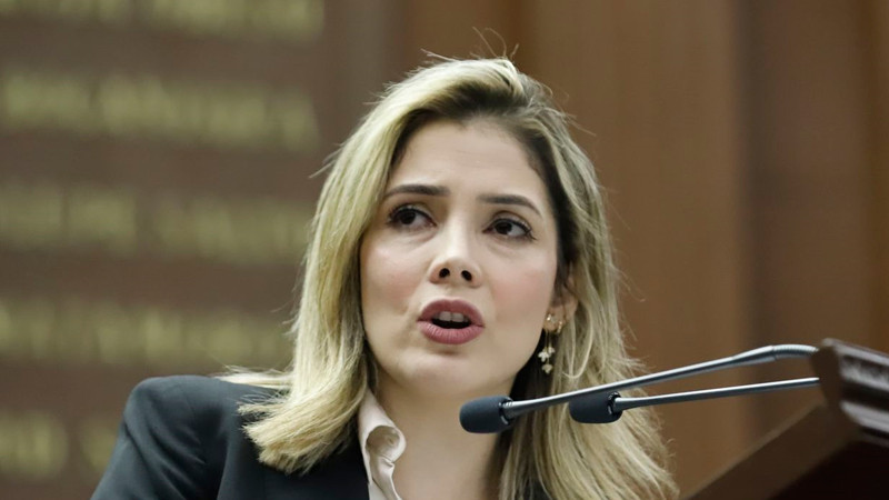 Se separa Brissa Arroyo de la coordinación del GPPRD y la fracción perredista 
