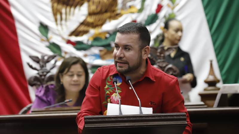 Propone Reyes Galindo reducción de regidores en municipios de Michoacán  