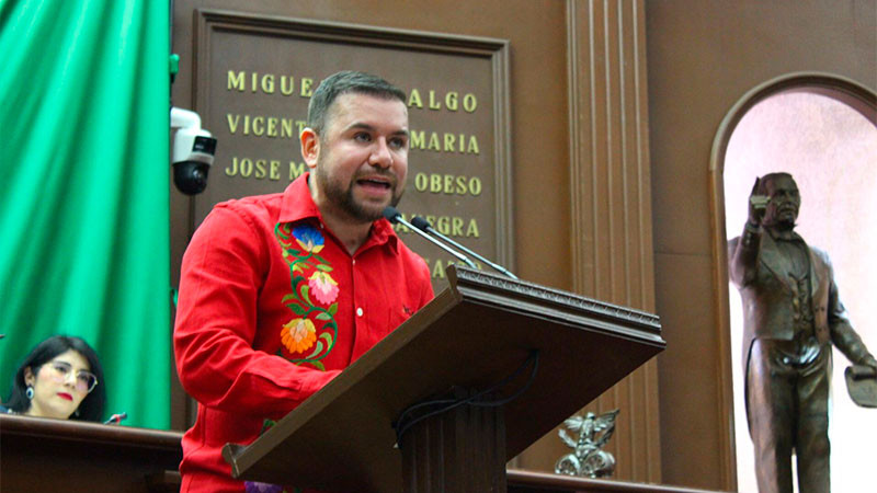 Propone Reyes Galindo reducción de regidores en municipios de Michoacán 