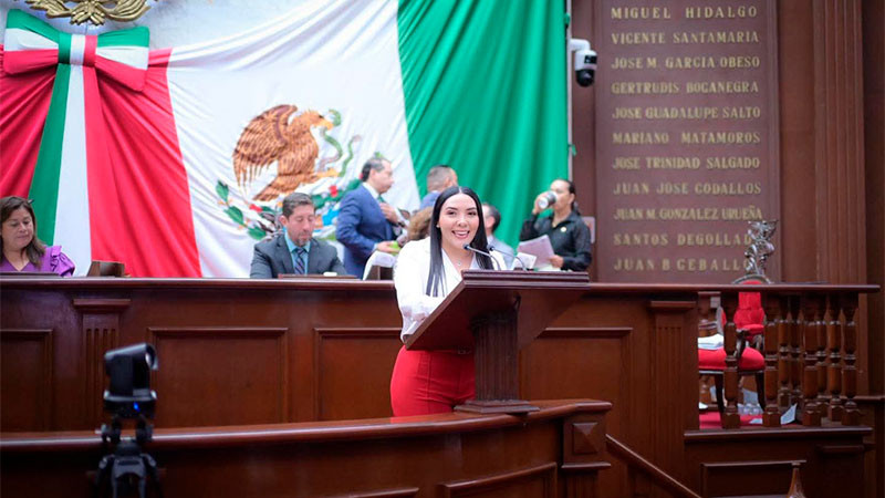 Adriana Campos Huirache propone herramientas tecnológicas para combatir la extorsión en Michoacán 