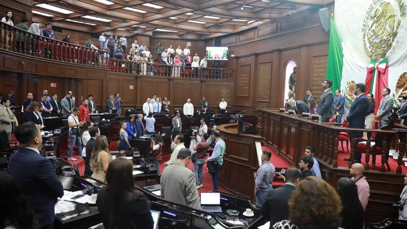 Busca Congreso de Michoacán reducir circulación de camiones de carga con doble remolque o semirremolque en carreteras 
