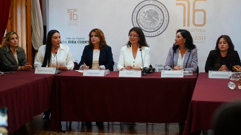 Desde Congreso del Estado haremos lo necesario por acompañar y proteger a los migrantes michoacanos: Fabiola Alanís 
