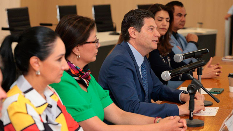 Alfonso Martínez refrenda apoyo y solidaridad a migrantes 