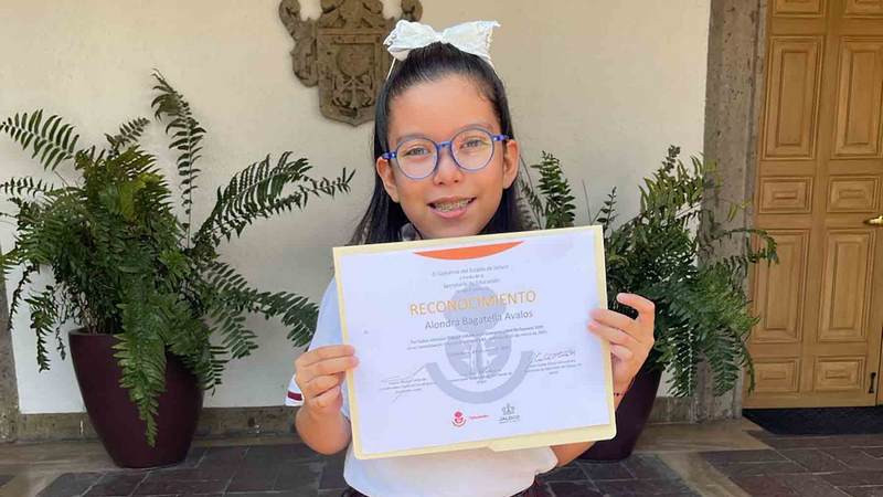 Alondra tiene 10 años, ya es prodigio del ajedrez y matemáticas 
