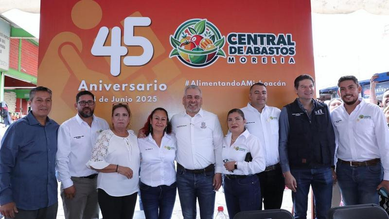 Reconoce Bedolla al Mercado de Abastos por 45 años de ser un centro económico para Morelia 
