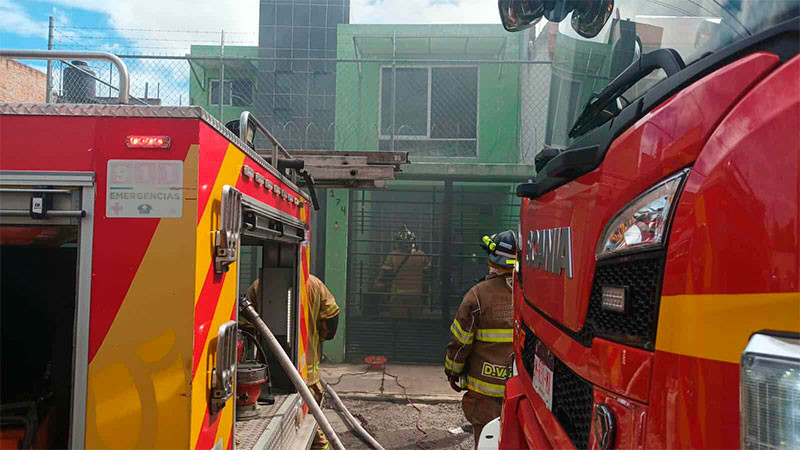 Se incendia vivienda en la colonia Agustín Arriaga Rivera de Morelia, Michoacán; solo hubo daños materiales 
