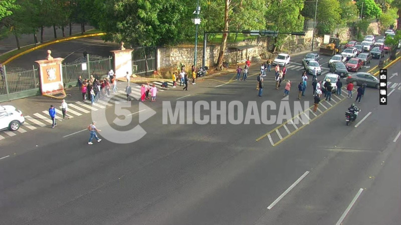 Transportistas paralizan el Periférico Independencia de Morelia por manifestación en casa de Gobierno de Michoacán: Rechazan modernización 