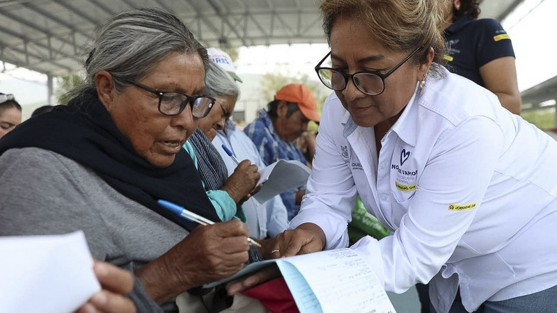 Entrega SEDIF lentes para beneficiarios del municipio de Tolimán, Querétaro 