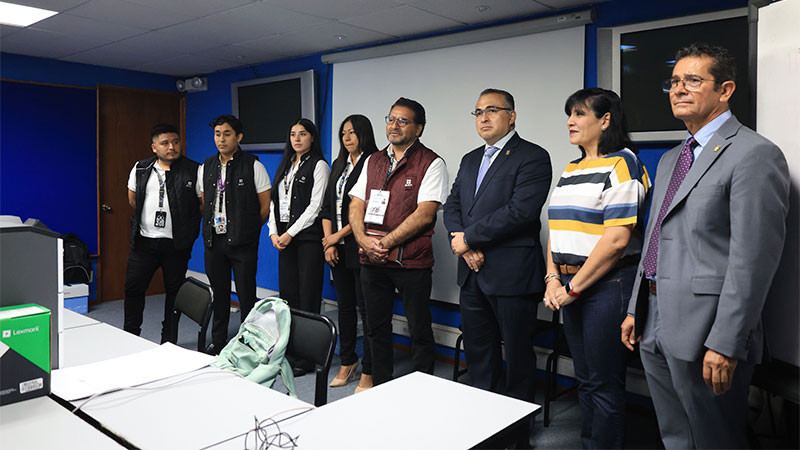 UMSNH facilita trámites a la comunidad nicolaita; instalan oficina móvil del SAT 