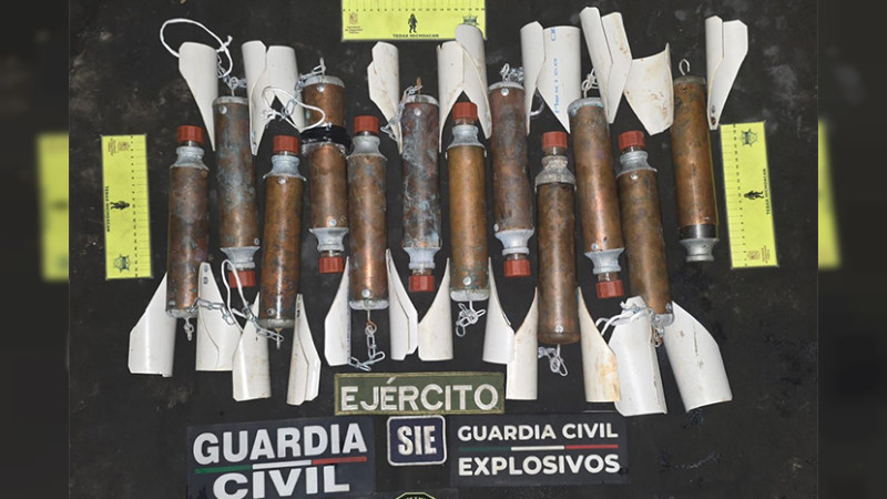 Gracias a denuncia, autoridades aseguran 12 explosivos para dron en Tuzantla, Michoacán: Crimen manda 5 drones a sobrevolarlas 