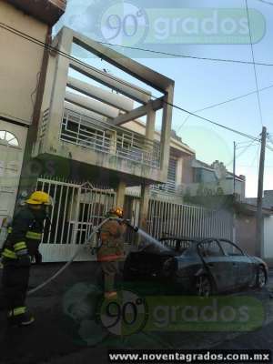 Se quema auto en Zacapu, Michoacán; ignoran las causas del siniestro - Foto 0 