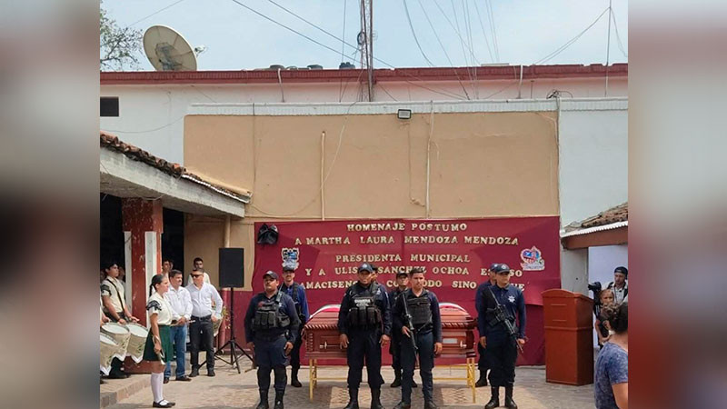 Tepalcatepec, Michoacán: Dan último adiós a Martha Laura Mendoza y su esposo 