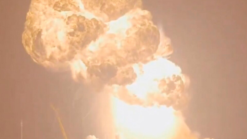 Explota cohete de SpaceX mientras hacía pruebas en tierra 