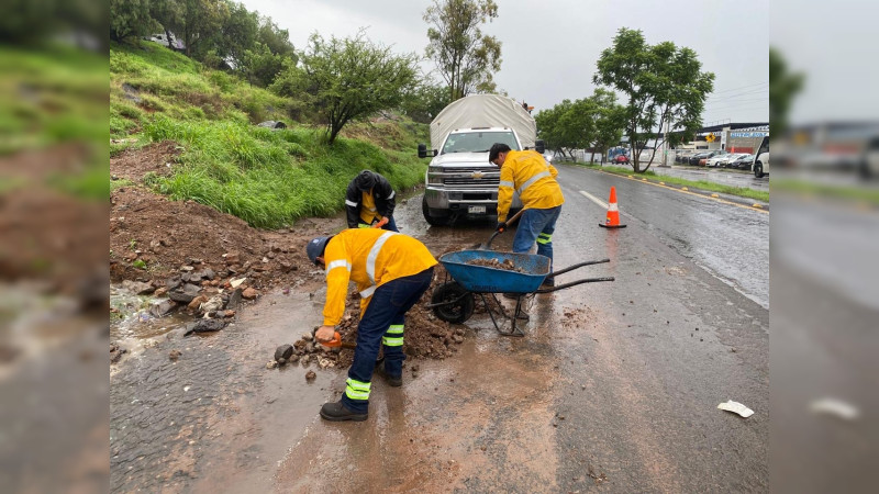Refuerza CEI mantenimiento vial por temporada de lluvias en Querétaro 